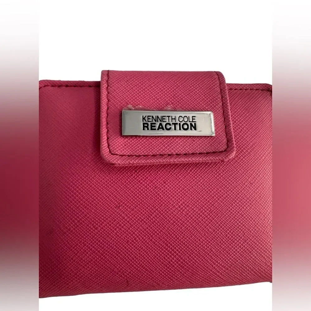 Kenneth Cole Reaction Key Chain Wallet - Picture 2 of 9
